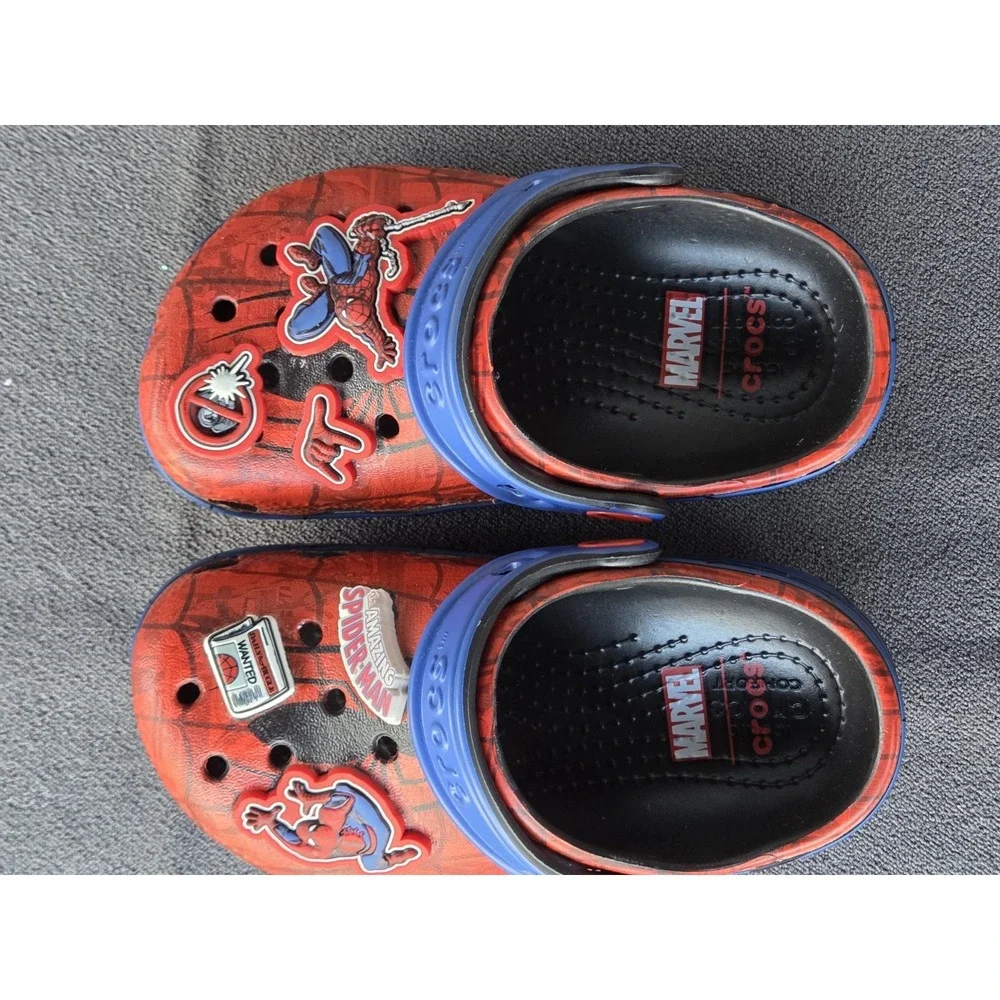 Marvel Spider-Man Crocs Clogs Toddler Size 6 with 3D Charms Deadpool Spider-Man